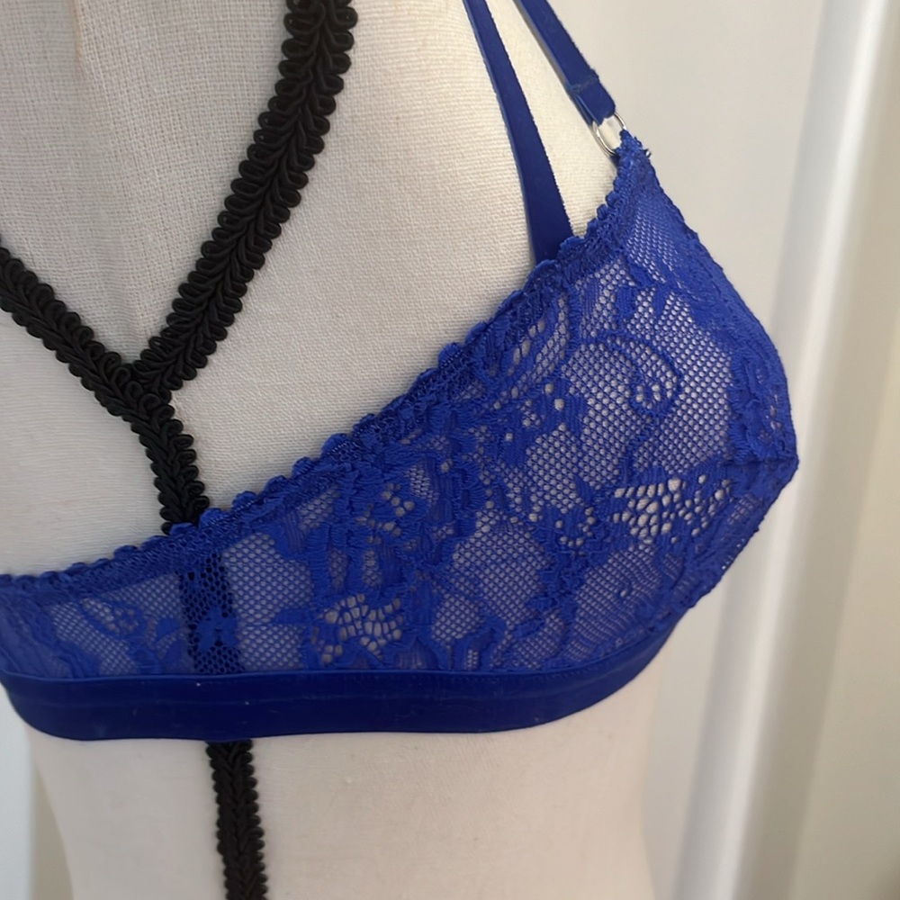 Halter bra - Picture 3 of 7